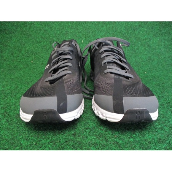 On Running Cloudflow Mens Size 9.5 Black Gray White Comfort Shoes Sneakers - Picture 3 of 13